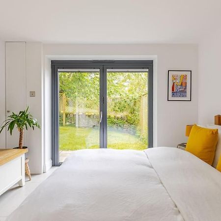 Cosy Cotswolds Retreat Near Bath & Castle Combe Apartman Chippenham  Kültér fotó