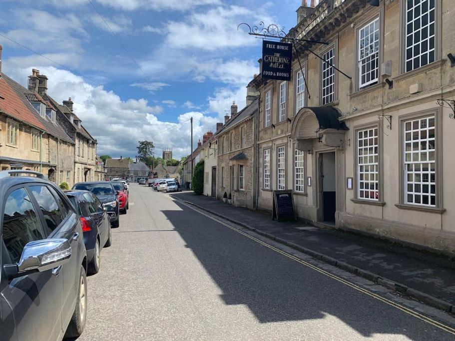Cosy Cotswolds Retreat Near Bath & Castle Combe Apartman Chippenham  Kültér fotó