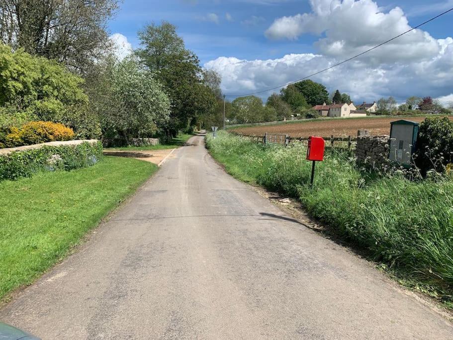 Cosy Cotswolds Retreat Near Bath & Castle Combe Apartman Chippenham  Kültér fotó