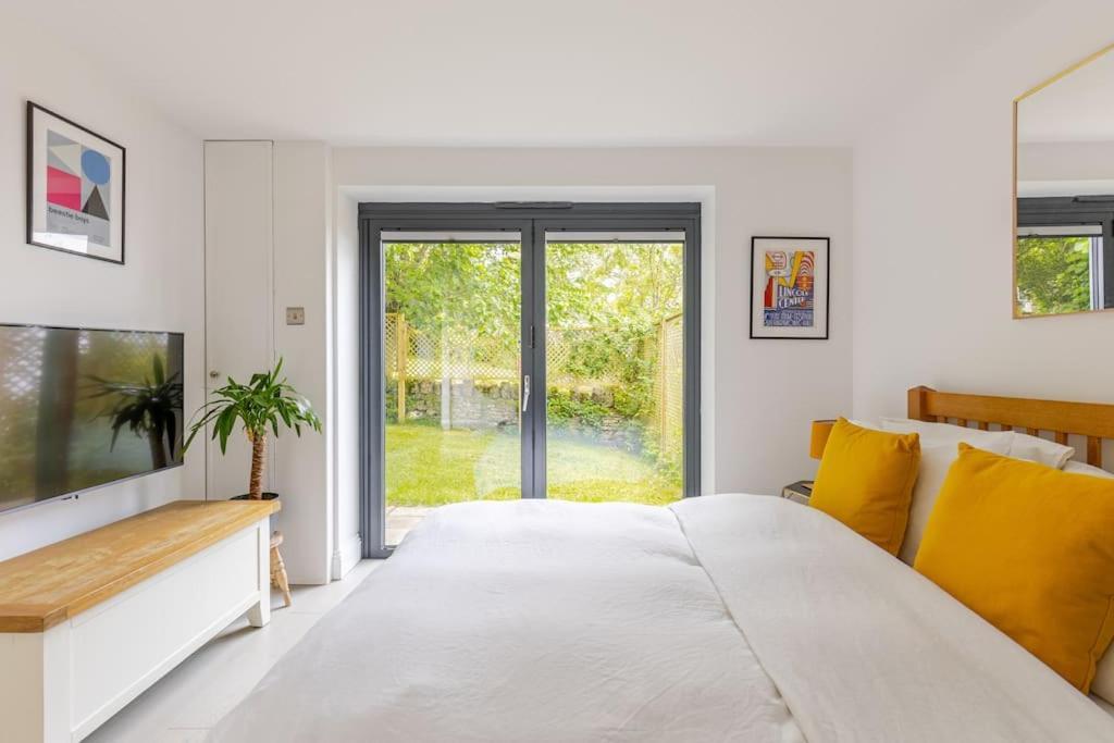 Cosy Cotswolds Retreat Near Bath & Castle Combe Apartman Chippenham  Kültér fotó