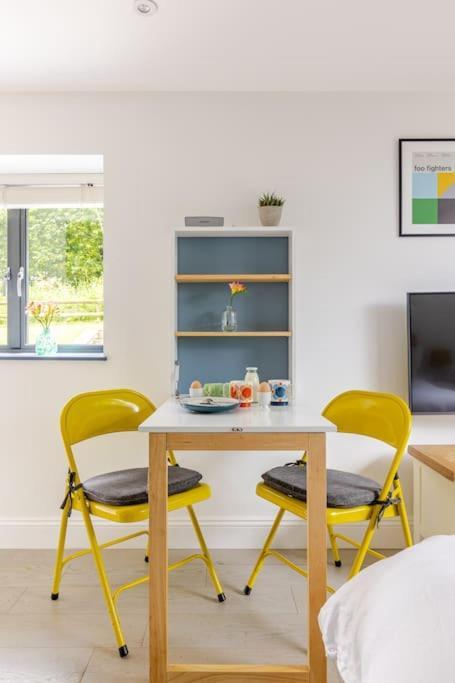 Cosy Cotswolds Retreat Near Bath & Castle Combe Apartman Chippenham  Kültér fotó
