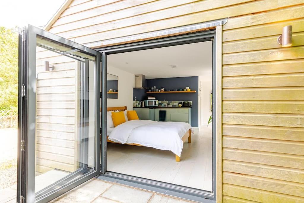 Cosy Cotswolds Retreat Near Bath & Castle Combe Apartman Chippenham  Kültér fotó